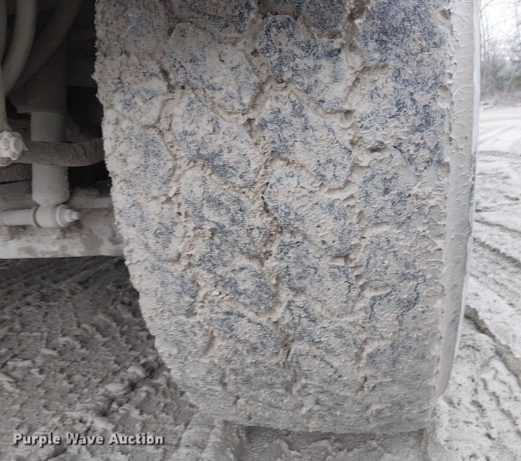 image for item FK0771 2005 International 7700 ready mix truck