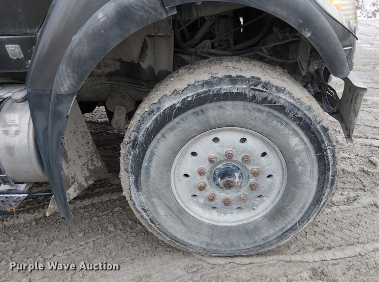 image for item FK0771 2005 International 7700 ready mix truck