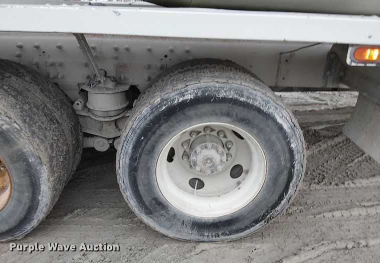 image for item FK0771 2005 International 7700 ready mix truck