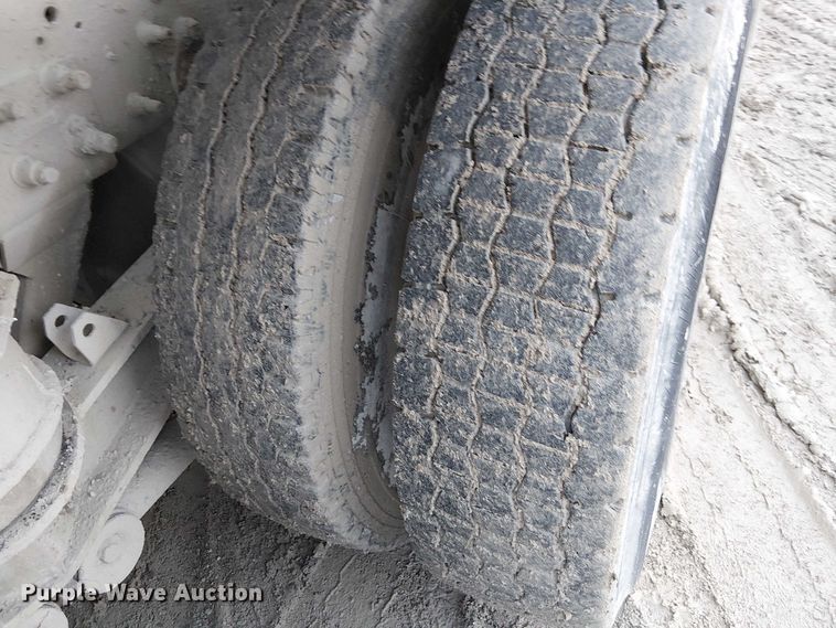 image for item FK0771 2005 International 7700 ready mix truck