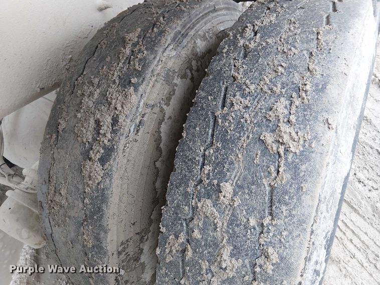 image for item FK0771 2005 International 7700 ready mix truck