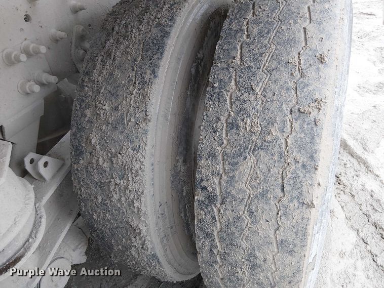 image for item FK0771 2005 International 7700 ready mix truck