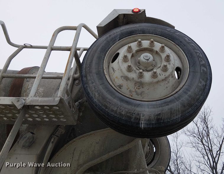 image for item FK0771 2005 International 7700 ready mix truck