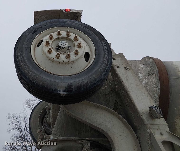 image for item FK0771 2005 International 7700 ready mix truck