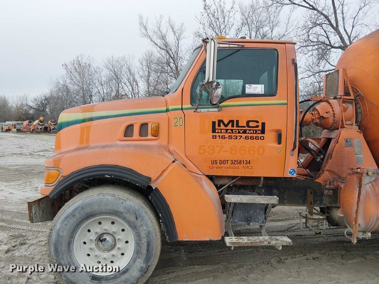 image for item FK0772 1998 Ford LT9511 ready mix truck