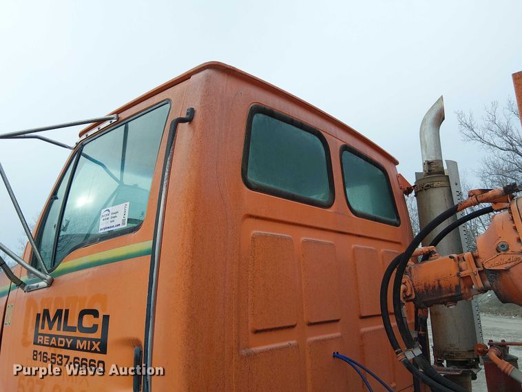 image for item FK0772 1998 Ford LT9511 ready mix truck