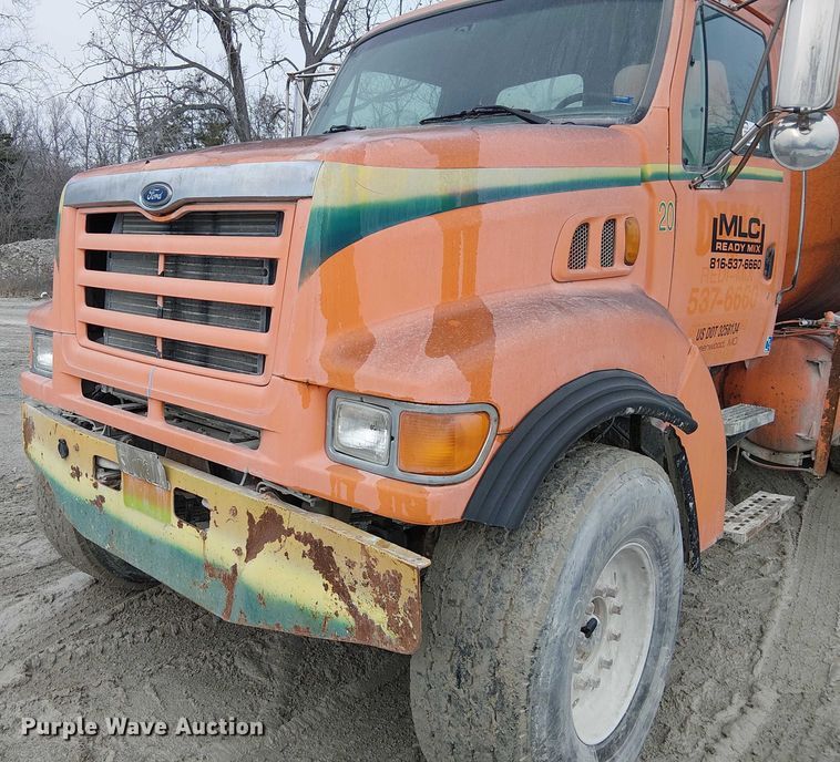 image for item FK0772 1998 Ford LT9511 ready mix truck