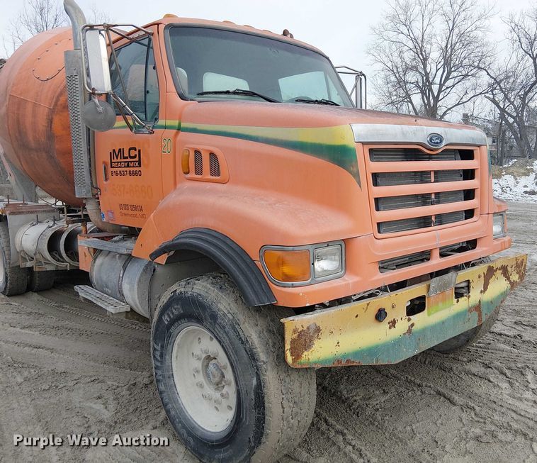 image for item FK0772 1998 Ford LT9511 ready mix truck