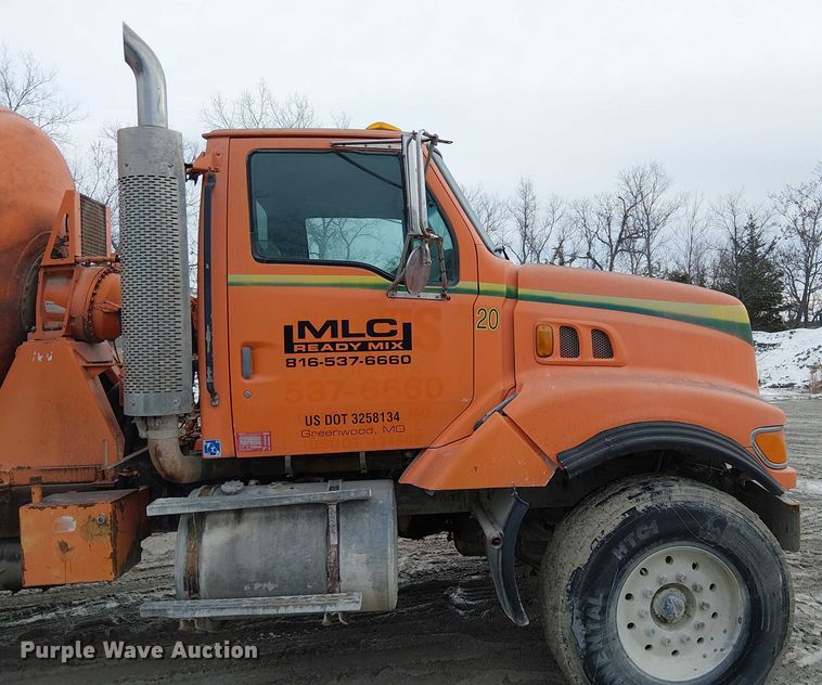 image for item FK0772 1998 Ford LT9511 ready mix truck