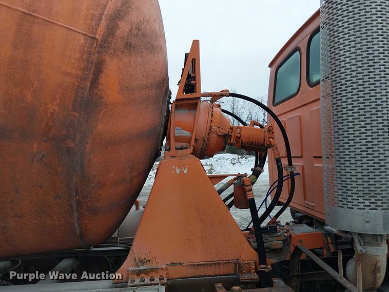 image for item FK0772 1998 Ford LT9511 ready mix truck