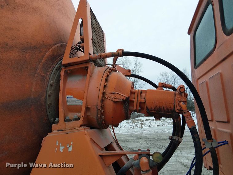 image for item FK0772 1998 Ford LT9511 ready mix truck