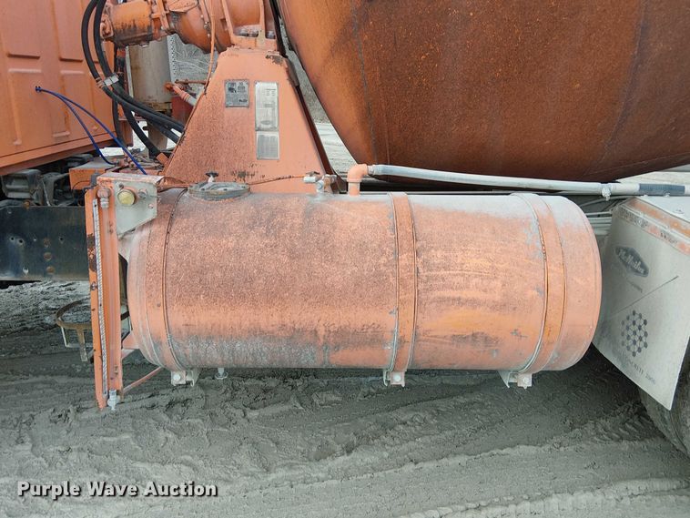 image for item FK0772 1998 Ford LT9511 ready mix truck