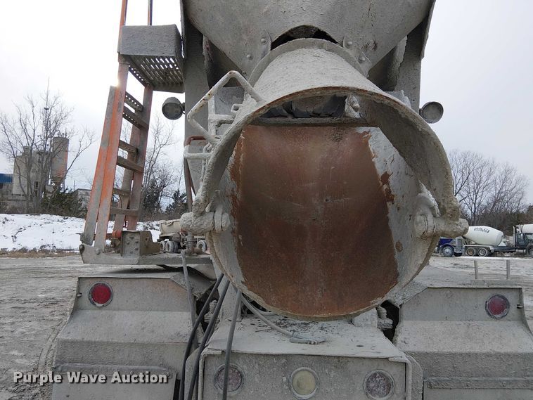 image for item FK0772 1998 Ford LT9511 ready mix truck