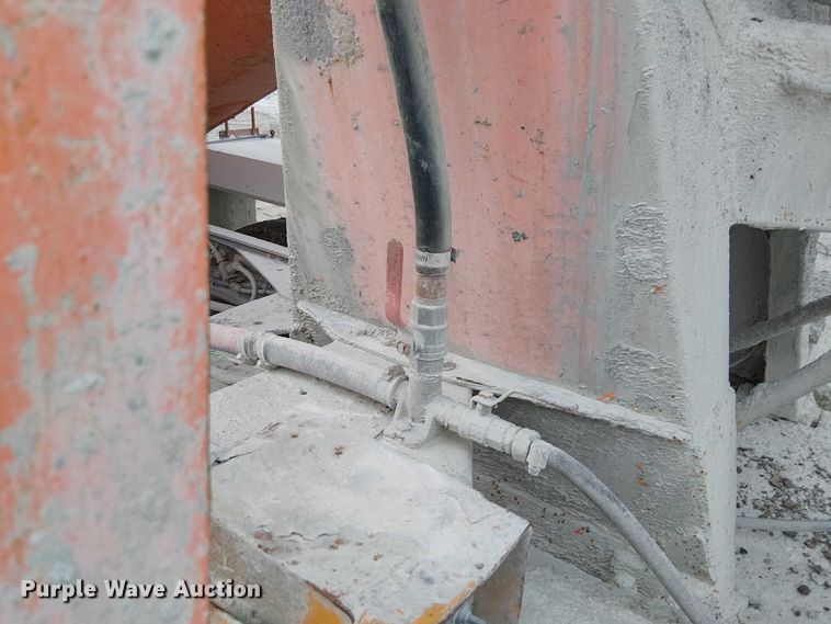 image for item FK0772 1998 Ford LT9511 ready mix truck