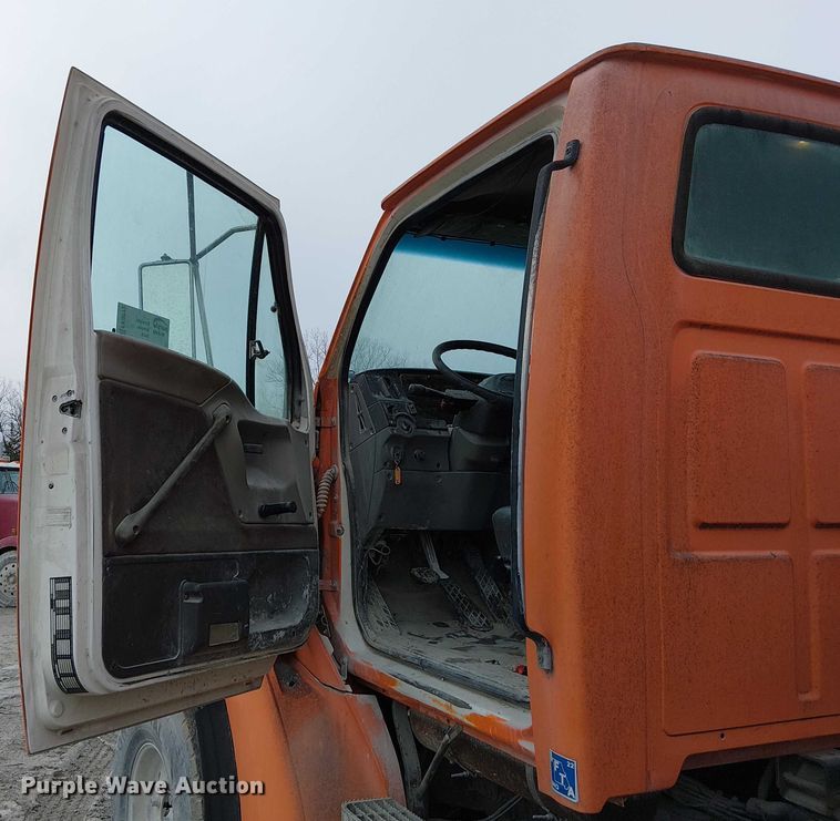 image for item FK0772 1998 Ford LT9511 ready mix truck