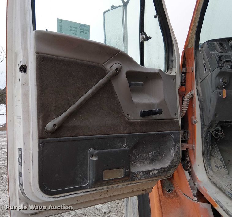 image for item FK0772 1998 Ford LT9511 ready mix truck