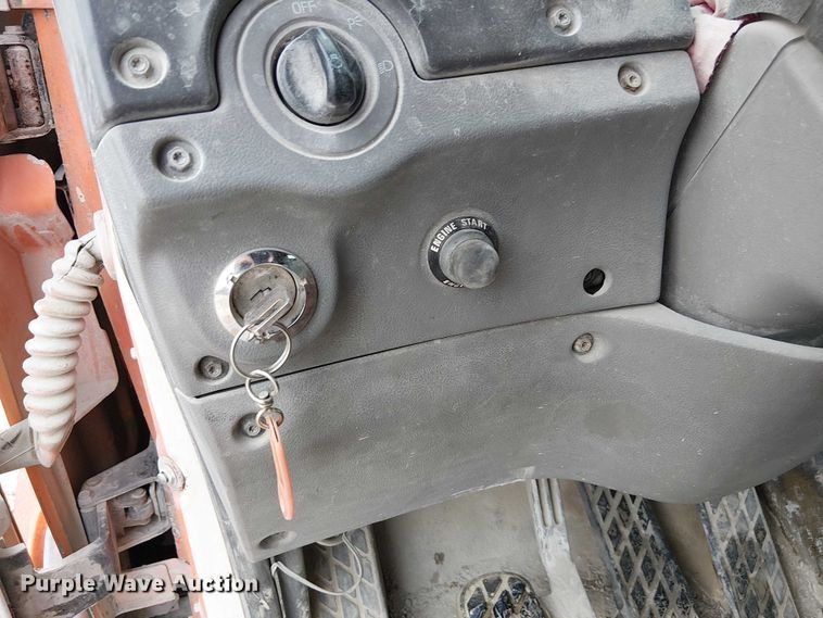 image for item FK0772 1998 Ford LT9511 ready mix truck