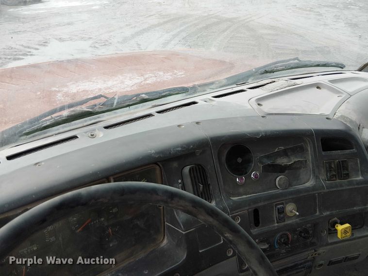 image for item FK0772 1998 Ford LT9511 ready mix truck