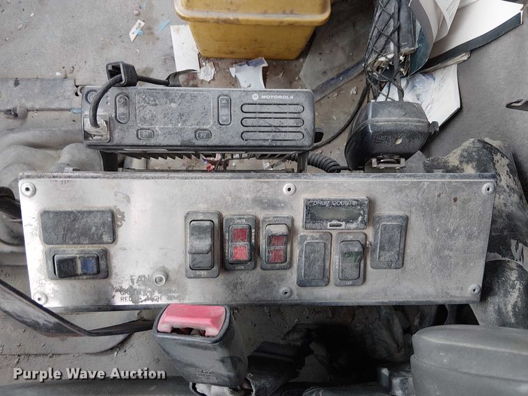 image for item FK0772 1998 Ford LT9511 ready mix truck