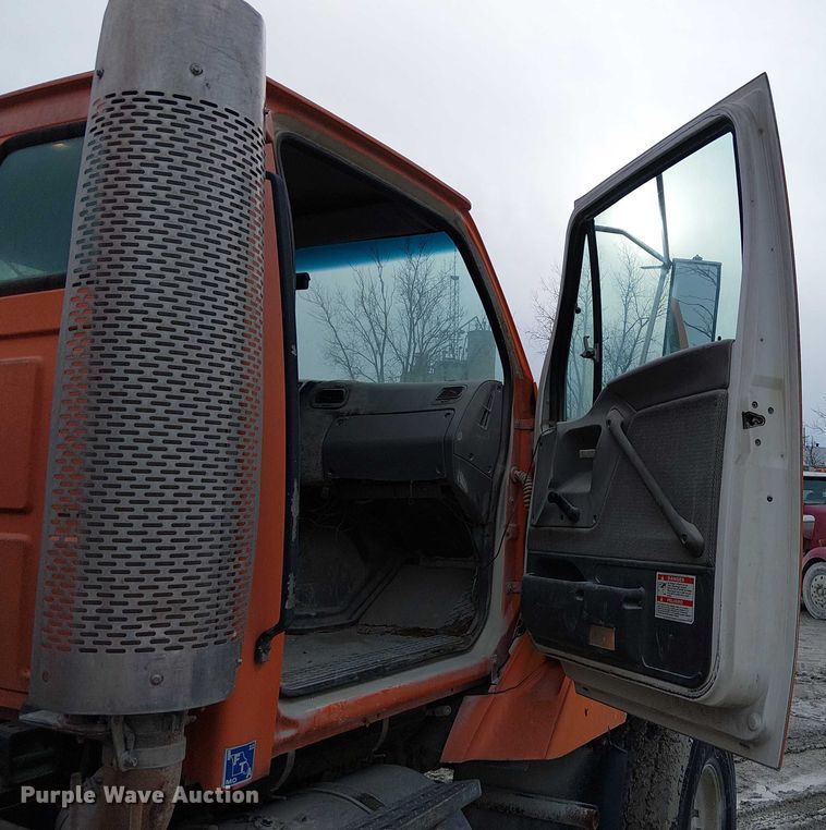 image for item FK0772 1998 Ford LT9511 ready mix truck