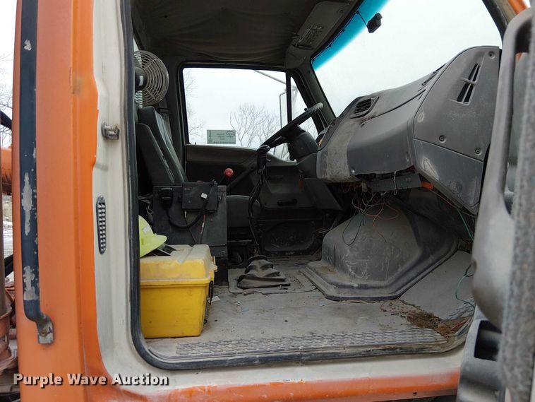 image for item FK0772 1998 Ford LT9511 ready mix truck