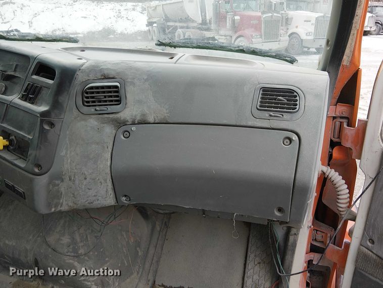 image for item FK0772 1998 Ford LT9511 ready mix truck