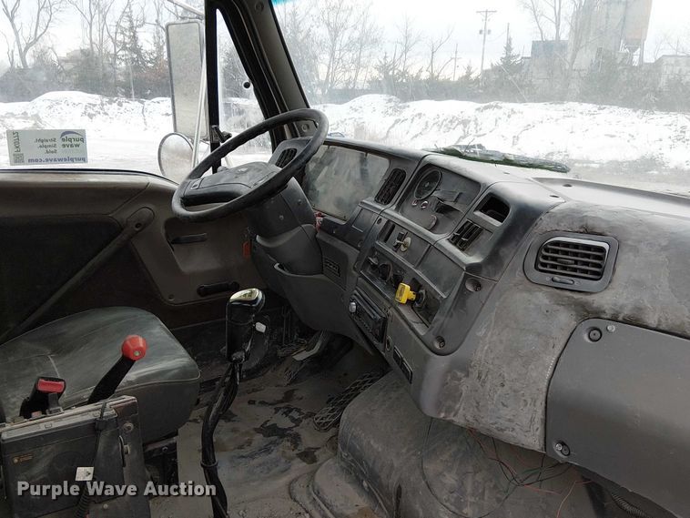 image for item FK0772 1998 Ford LT9511 ready mix truck