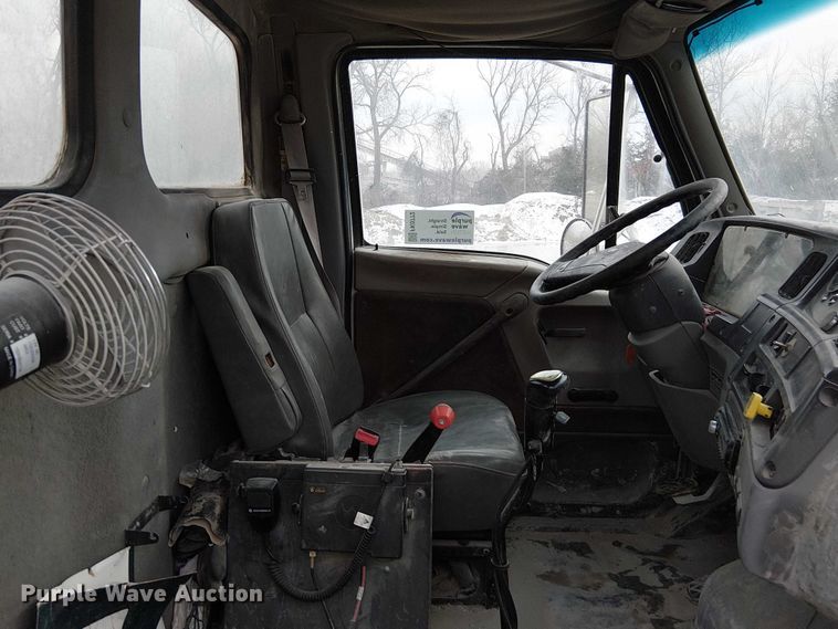 image for item FK0772 1998 Ford LT9511 ready mix truck