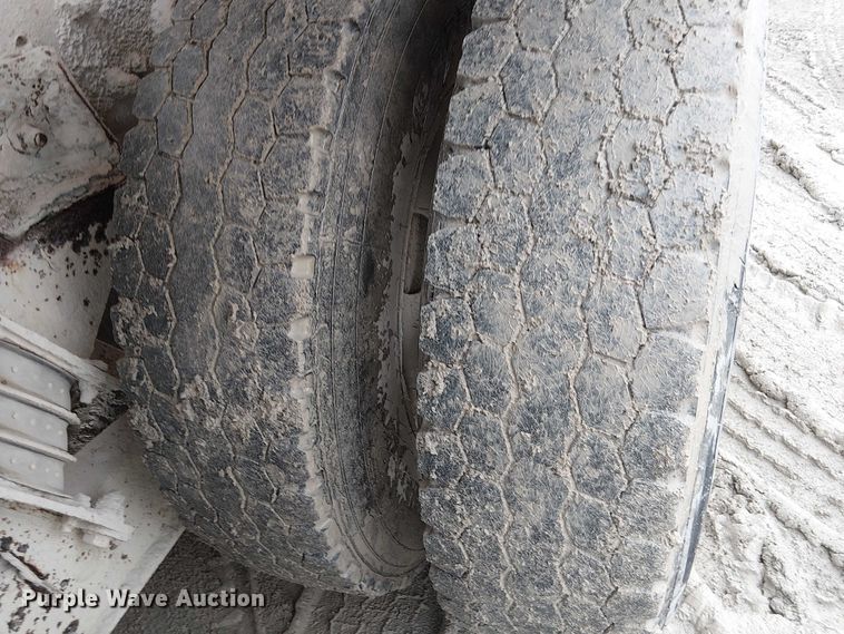 image for item FK0772 1998 Ford LT9511 ready mix truck