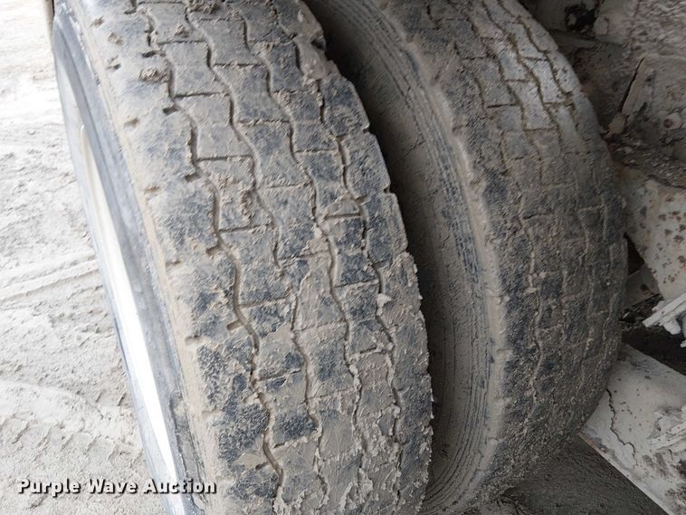 image for item FK0772 1998 Ford LT9511 ready mix truck