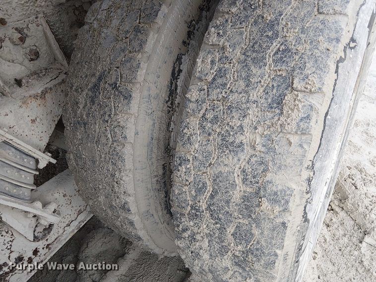 image for item FK0772 1998 Ford LT9511 ready mix truck