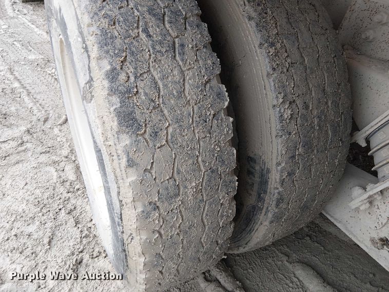 image for item FK0772 1998 Ford LT9511 ready mix truck