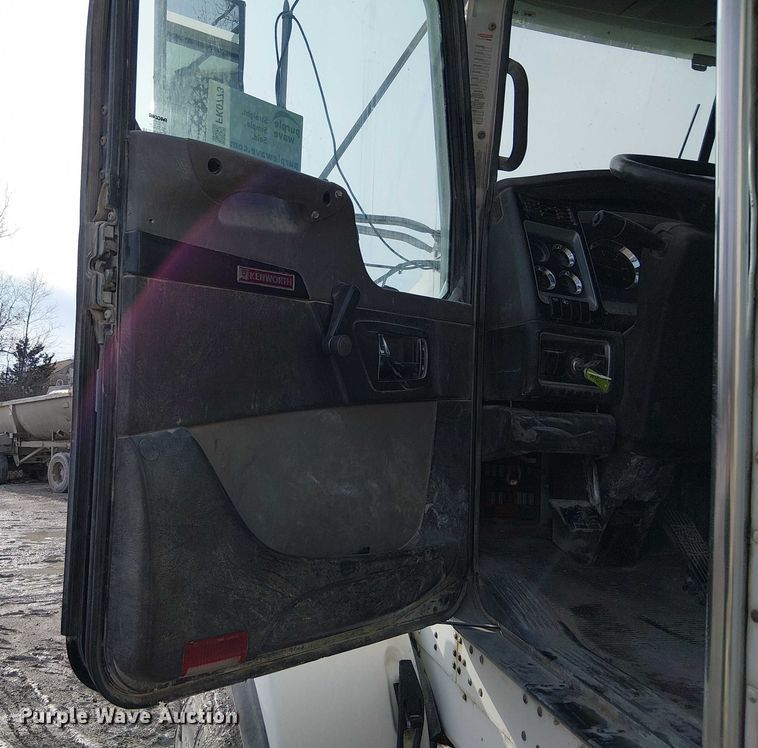 image for item FK0773 2008 Kenworth T800 ready mix truck