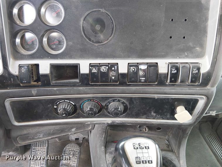 image for item FK0773 2008 Kenworth T800 ready mix truck