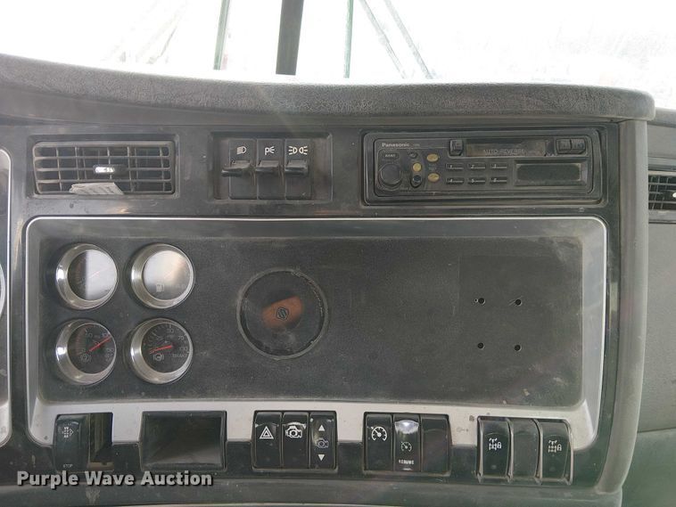 image for item FK0773 2008 Kenworth T800 ready mix truck