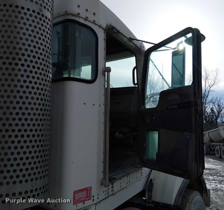 image for item FK0773 2008 Kenworth T800 ready mix truck