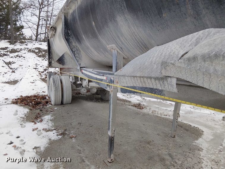 image for item FK0779 1999 Clement end dump trailer