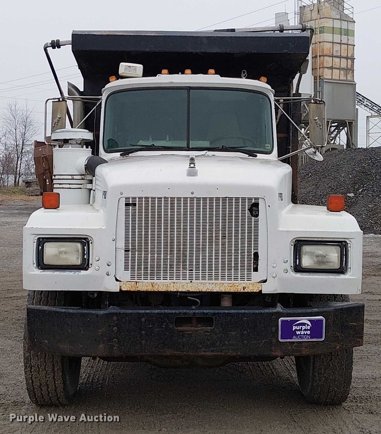 image for item FK0798 1999 Mack RD688S dump truck