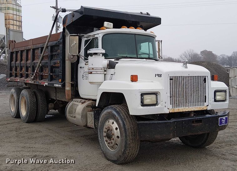 image for item FK0798 1999 Mack RD688S dump truck