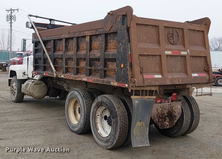 image for item FK0798 1999 Mack RD688S dump truck