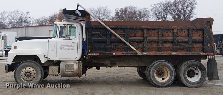 image for item FK0798 1999 Mack RD688S dump truck