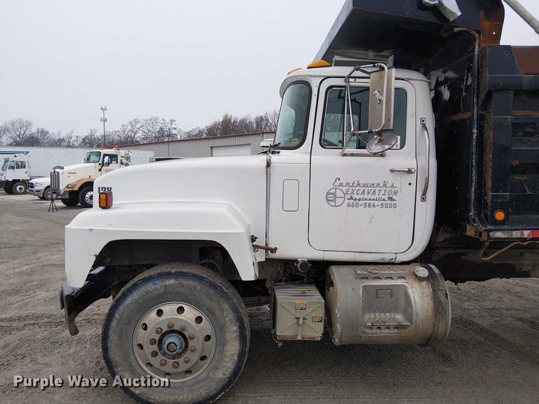 image for item FK0798 1999 Mack RD688S dump truck