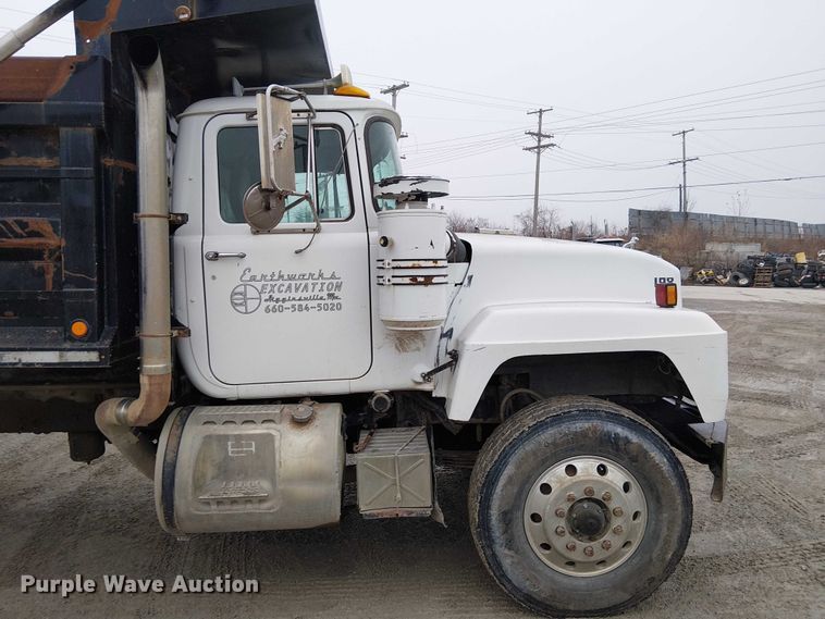 image for item FK0798 1999 Mack RD688S dump truck