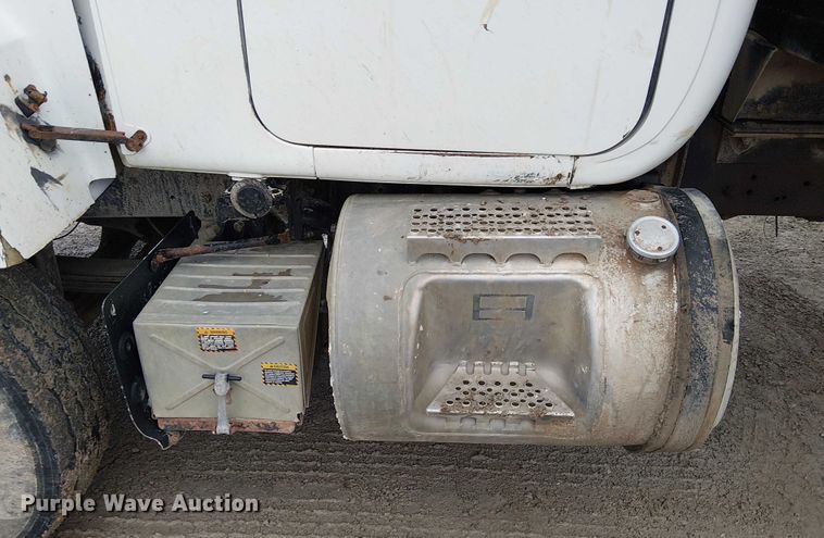 image for item FK0798 1999 Mack RD688S dump truck