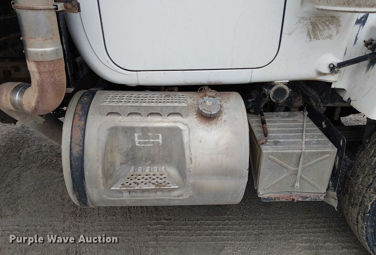 image for item FK0798 1999 Mack RD688S dump truck