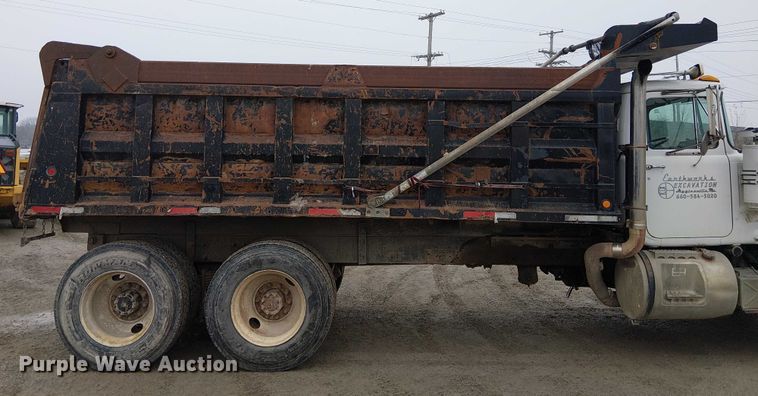 image for item FK0798 1999 Mack RD688S dump truck