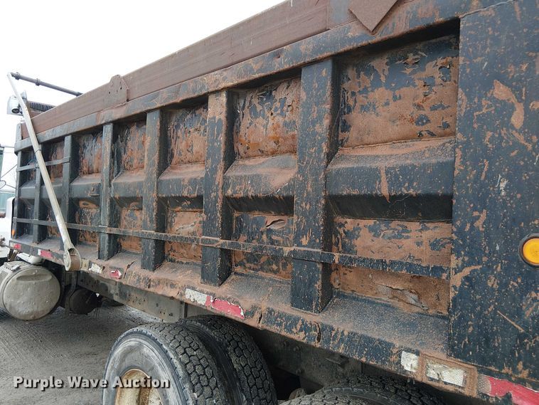 image for item FK0798 1999 Mack RD688S dump truck