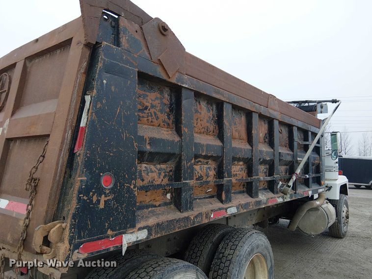 image for item FK0798 1999 Mack RD688S dump truck