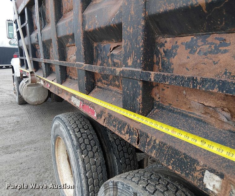 image for item FK0798 1999 Mack RD688S dump truck