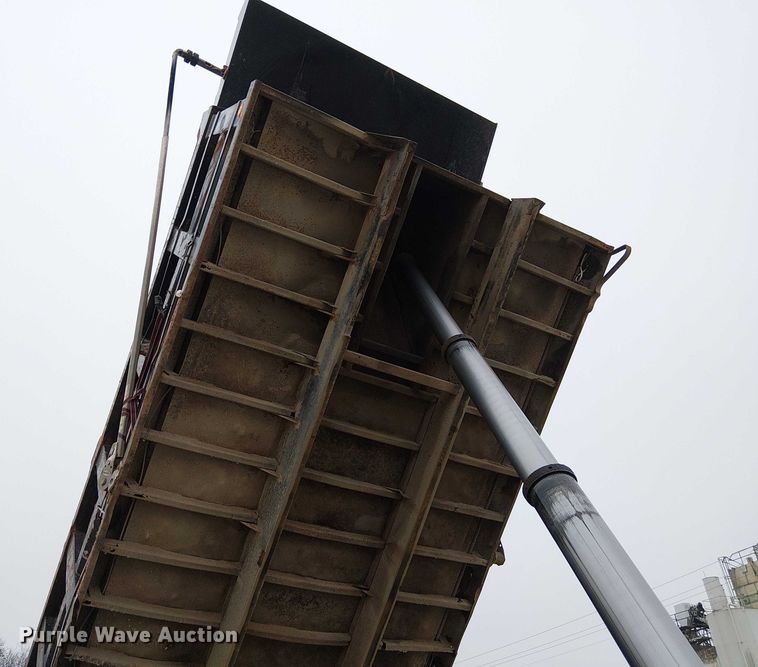 image for item FK0798 1999 Mack RD688S dump truck